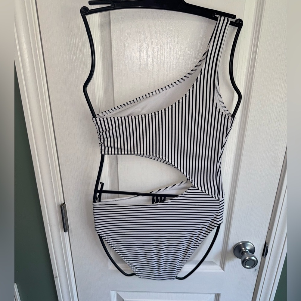Black and‎ White Striped Kids One Piece Swimsuit - Picture 2 of 3